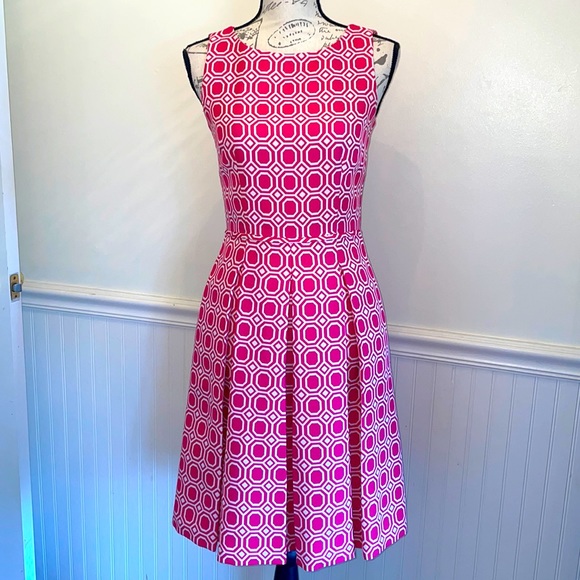 Tahari Dresses & Skirts - Beautiful Pleated Tahari Dress in Pink and White size 2